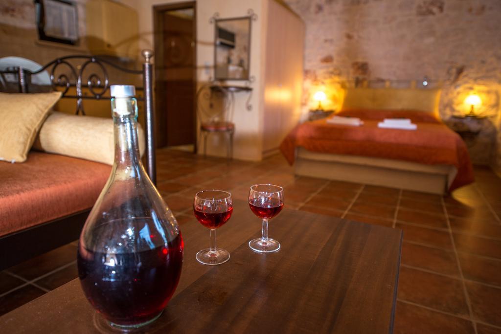 Dante's Maisonettes Amoudi