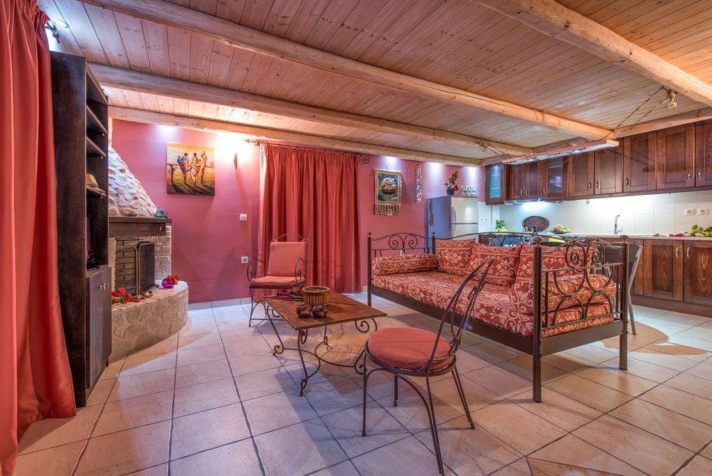 Dante's Maisonettes * Amoudi